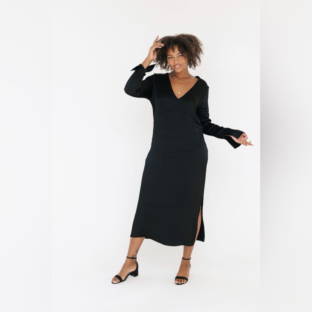 Black V-Neck Long Sleeve Midi Dress
